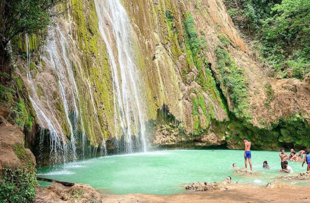El Limón waterfall cascading into a pool